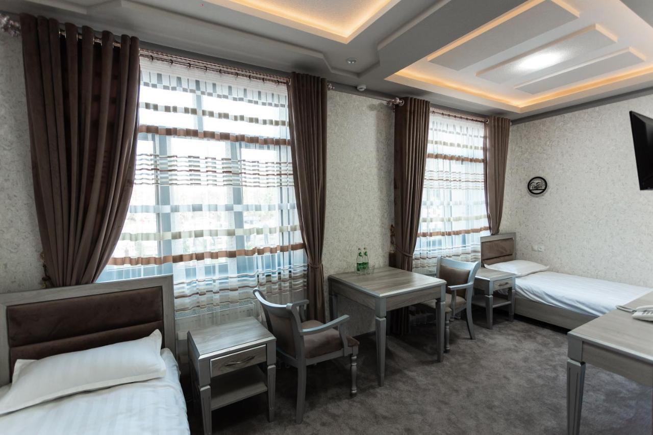 Diyor Hotel Marghilon Exterior foto