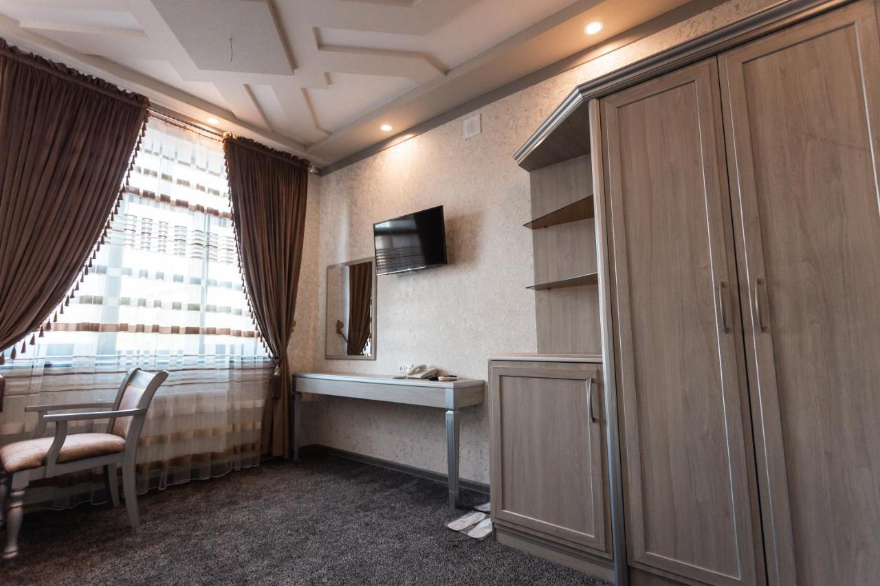 Diyor Hotel Marghilon Exterior foto