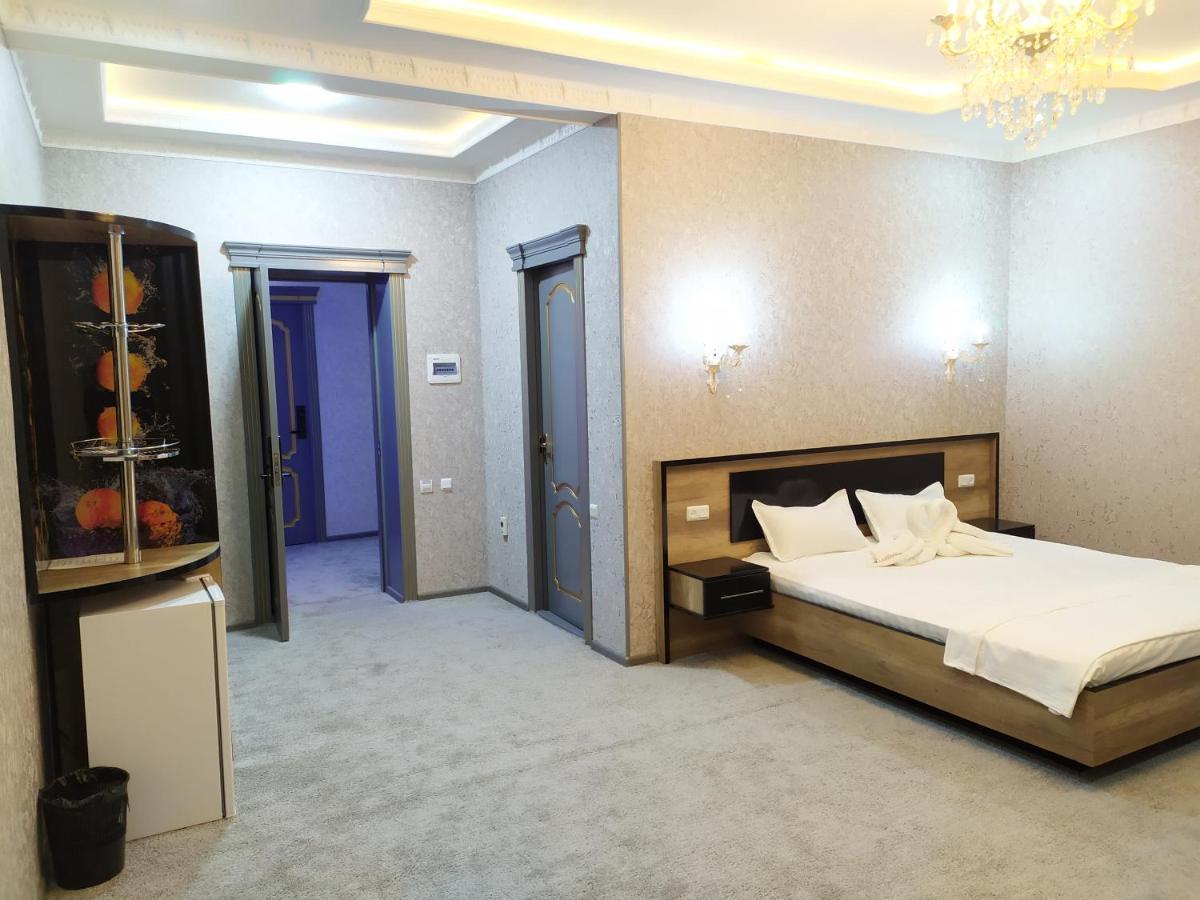 Diyor Hotel Marghilon Exterior foto