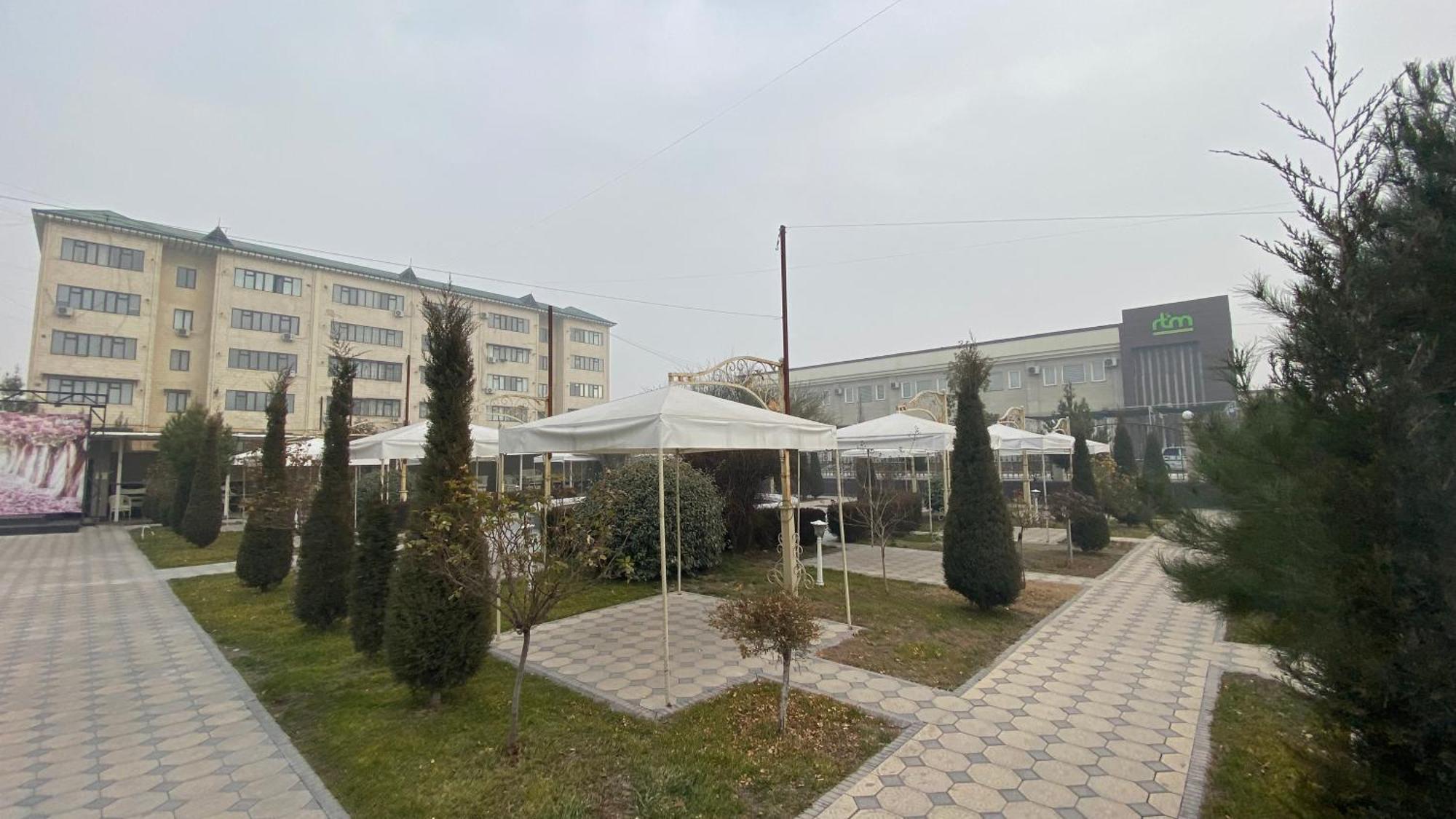 Diyor Hotel Marghilon Exterior foto