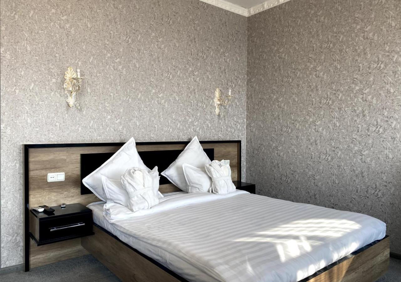 Diyor Hotel Marghilon Exterior foto