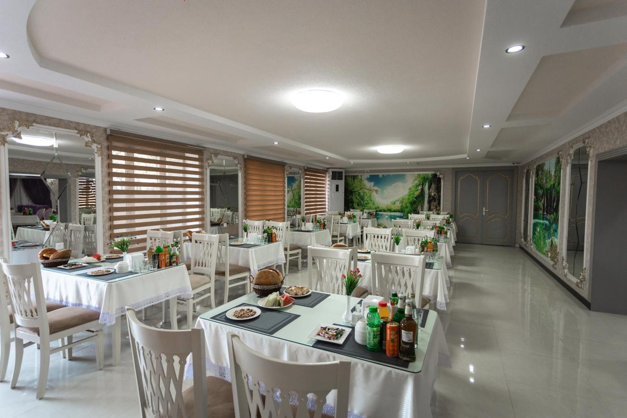 Diyor Hotel Marghilon Exterior foto