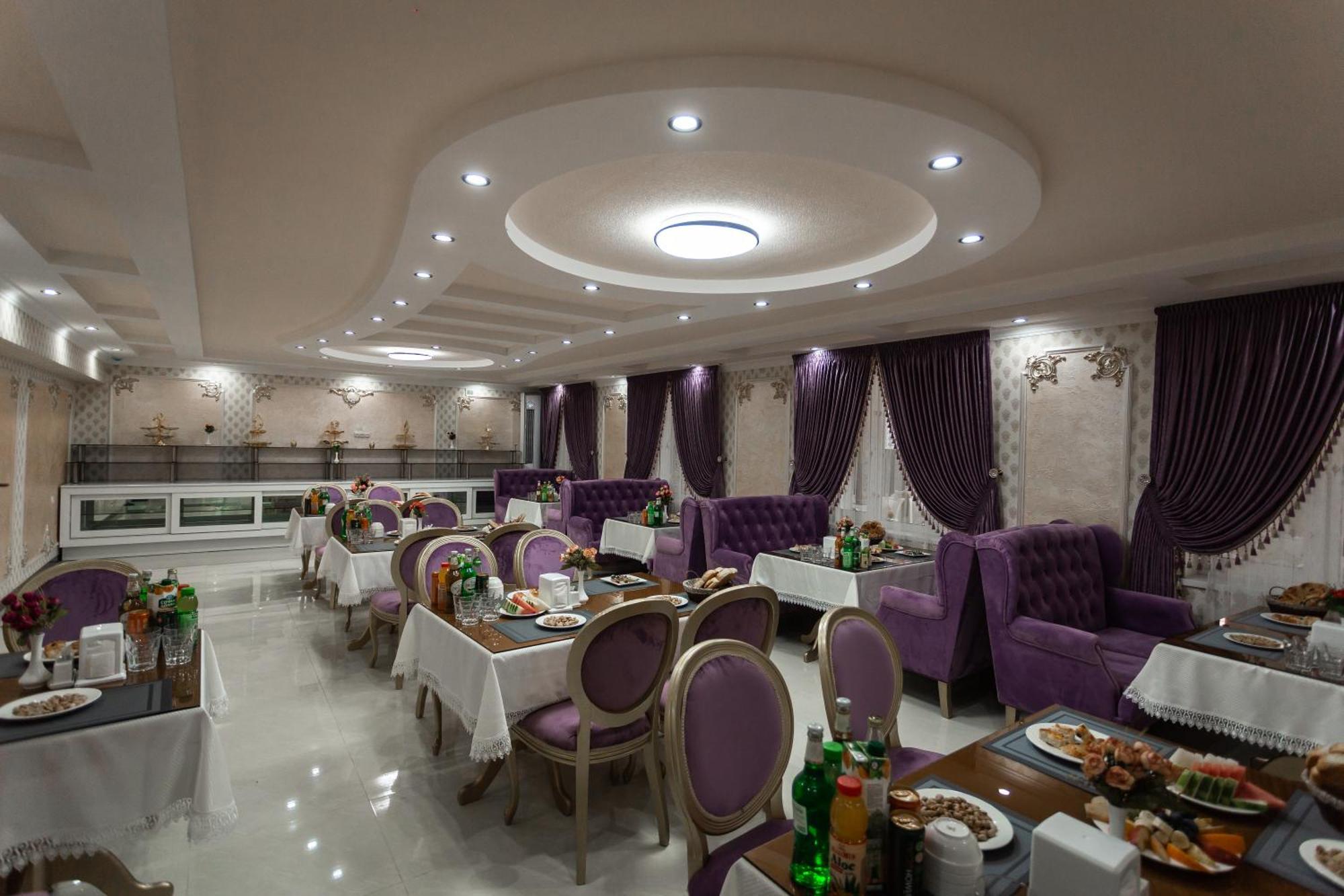Diyor Hotel Marghilon Exterior foto