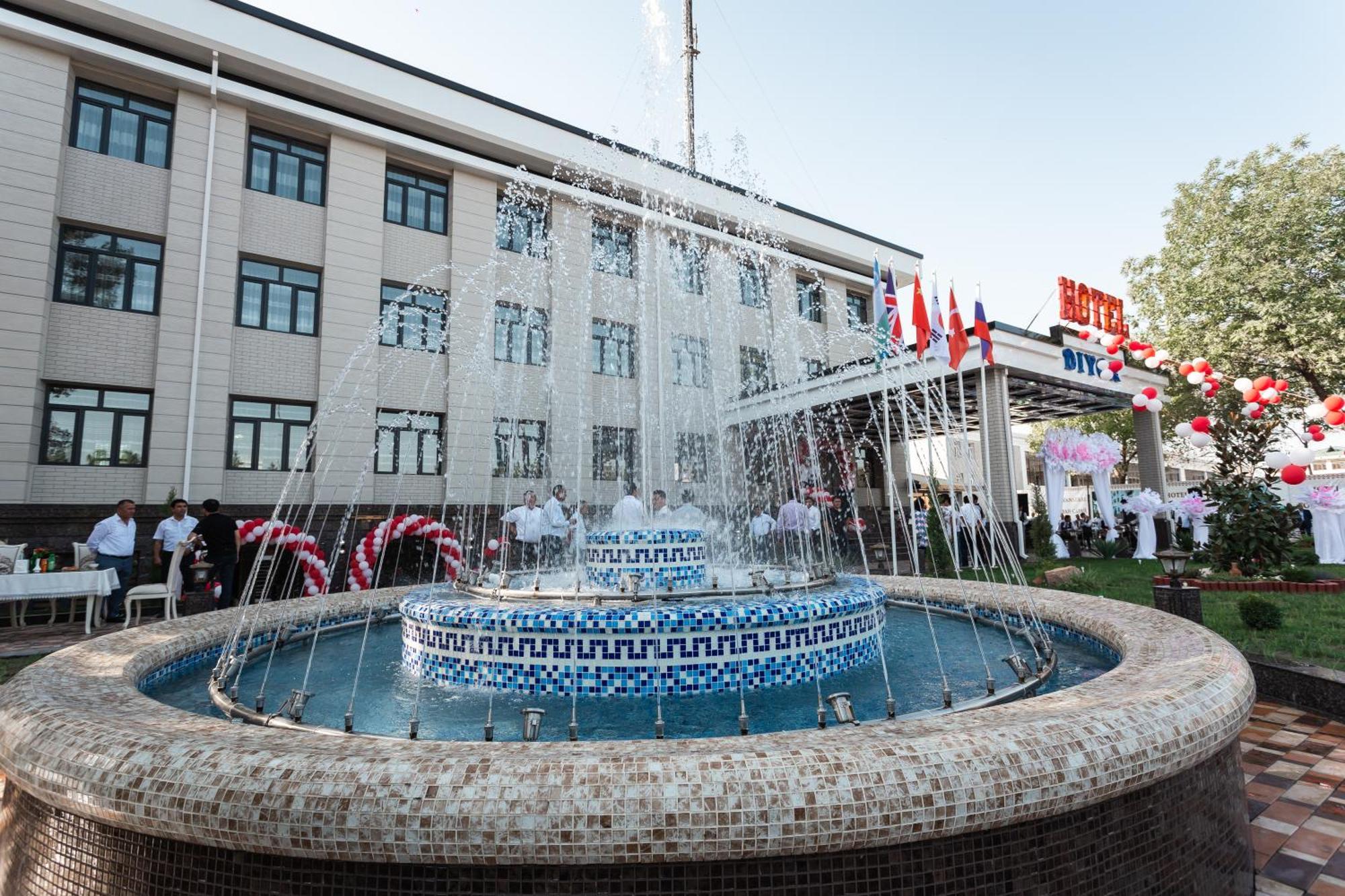 Diyor Hotel Marghilon Exterior foto