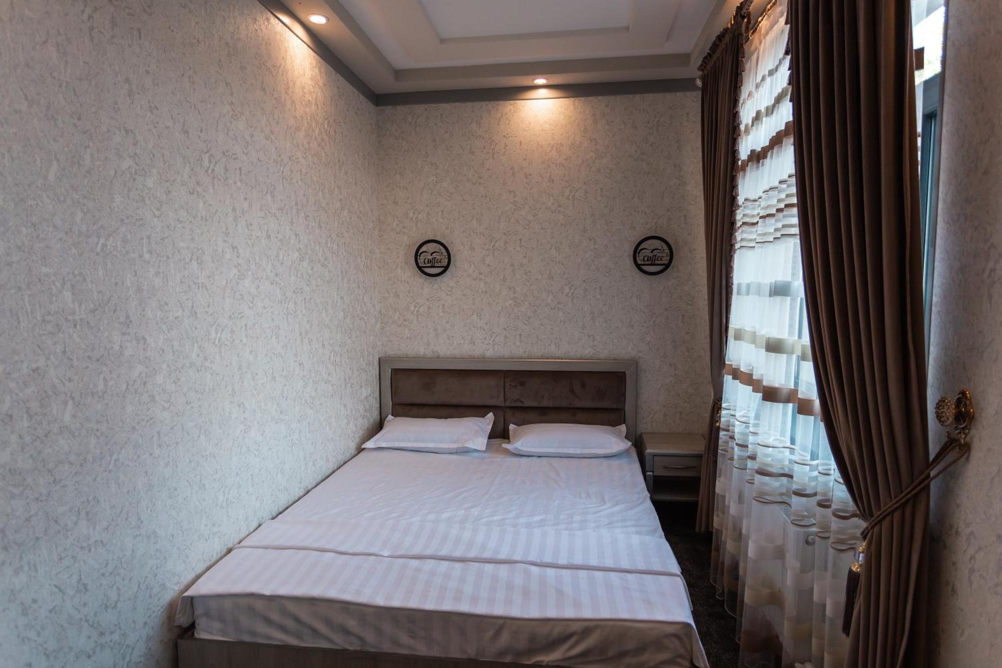 Diyor Hotel Marghilon Exterior foto