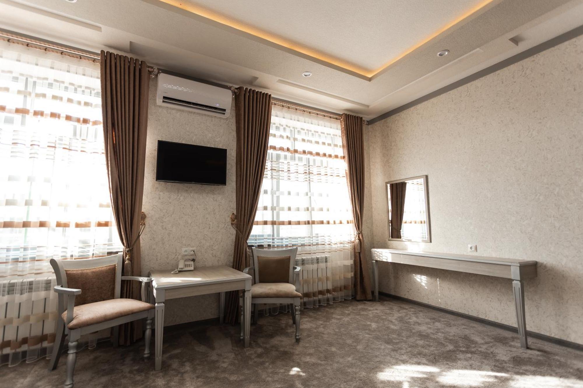 Diyor Hotel Marghilon Exterior foto