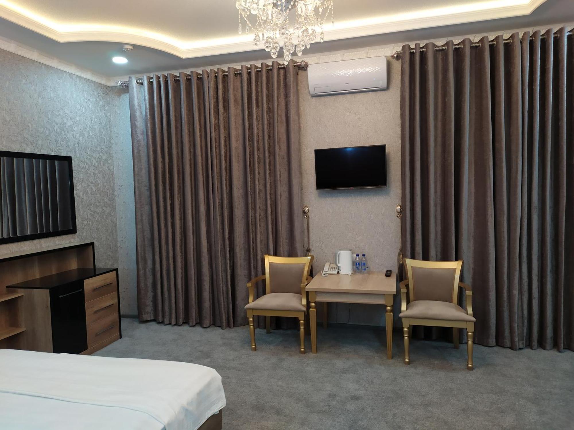 Diyor Hotel Marghilon Exterior foto