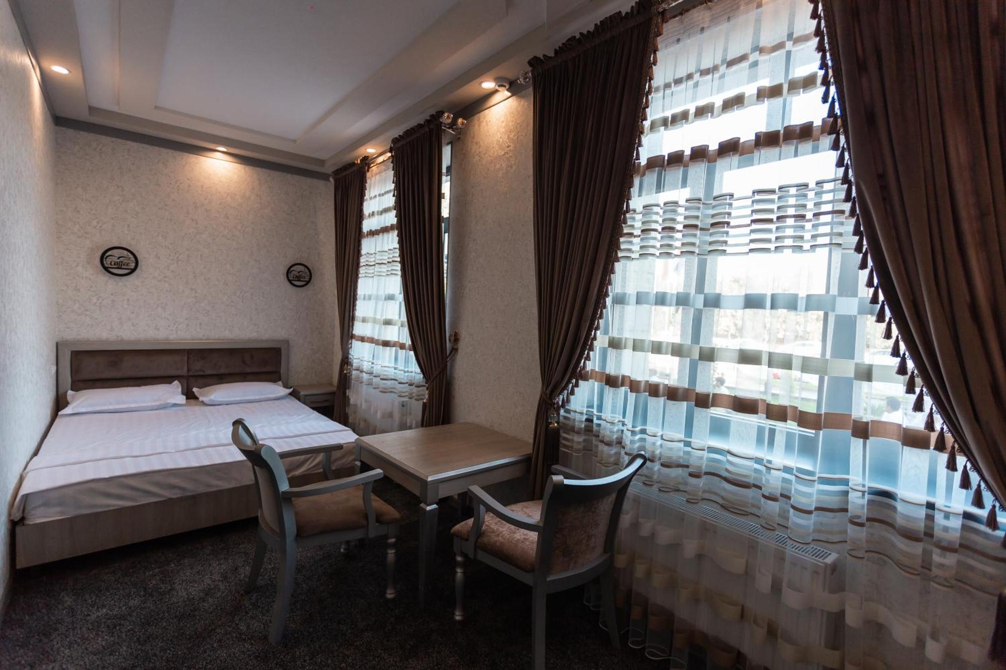 Diyor Hotel Marghilon Exterior foto